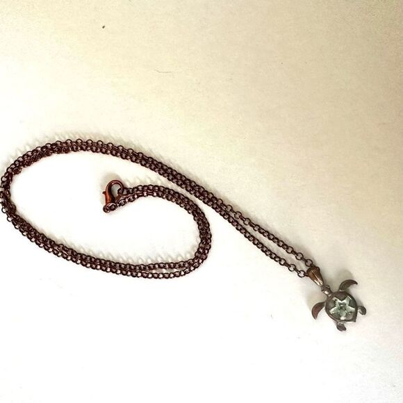 Copper tone and green turtle pendant necklace - Picture 6 of 8